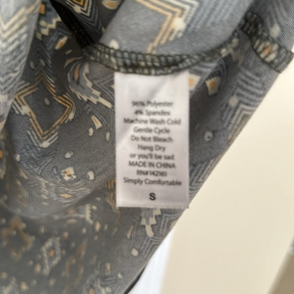 Like NEW Lularoe Carly dress Sz Sm - Picture 3 of 3